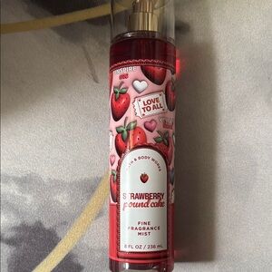 Bath & Body Works Strawberry Pound Cake Fragrance Mist